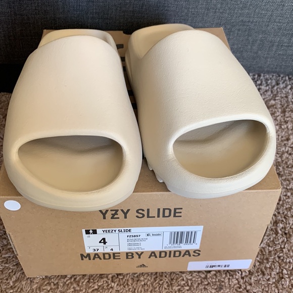 Yzy slide by adidas - Picture 3 of 10